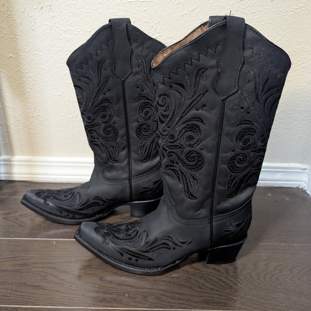 Circle G Embroider Black Boots (9.5 On The Smaller Side Of It)